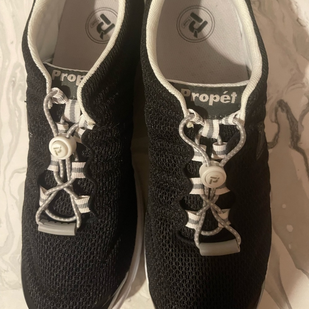 Propet men’s shoes. Black. Size 10